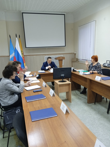 Заседание комиссии по бюджетной политике и управлению муниципальным имуществом Совета депутатов МО "Сенгилеевский район".